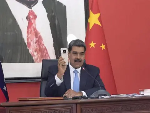 盛赞华为手机，准备废除英语，这位委内瑞拉总统为何这么牛？