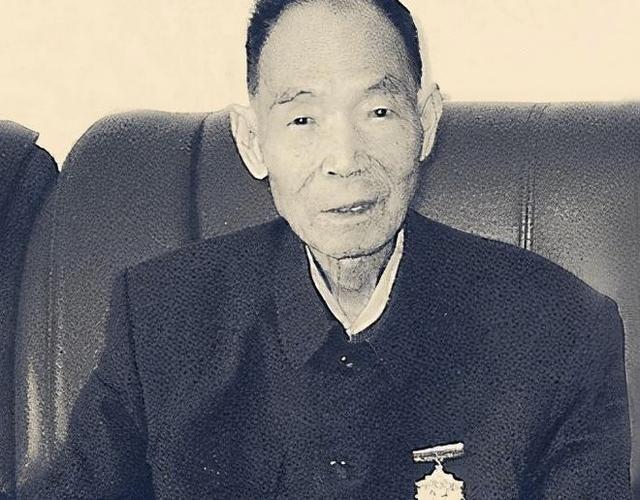 1950年，毛主席请李银桥夫妇吃饭，结果牵出一件贪腐案