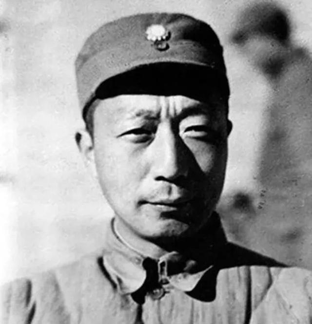 1953年，前清知府给毛主席送寿礼，邓小平说：他的礼物必须收