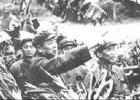 1946年，刘伯承邓小平发现奇特现象：一个班杀敌123，自身零伤亡