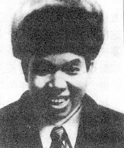 1959年，杀害毛泽民的真凶在上海落网，隐藏很好的他竟因坐姿暴露