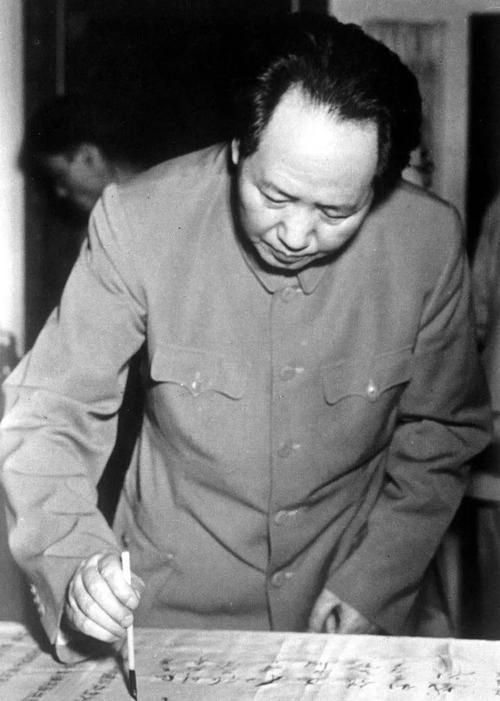 1949年，中苏谈判现僵局，英国阴险制造谣言，却帮了毛主席大忙
