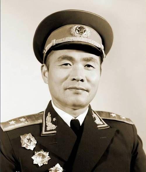1947年，政委杜义德申请回家报仇，邓小平说：批准你带一挺机关枪