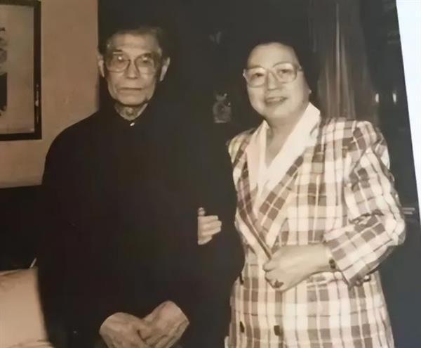 女叛徒败退台湾后发财，1981年回国投资，我书记虽接见却全程冷脸