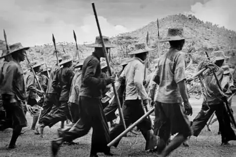 1940年，日军去潘家峪找八路军物资，老乡：我就是八路，谁敢来？