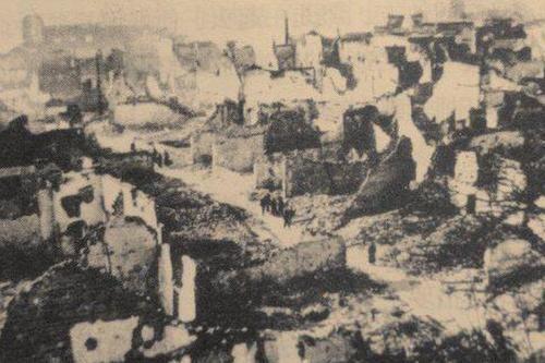 1938年，长沙城为抗日燃起冲天大火，当地名厨用炒勺保住一方平安