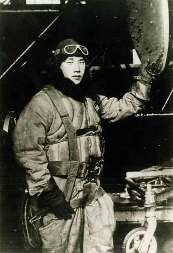 抗战中，日本天皇专机飞临湖北，被击落后，竟辗转成为中国战机