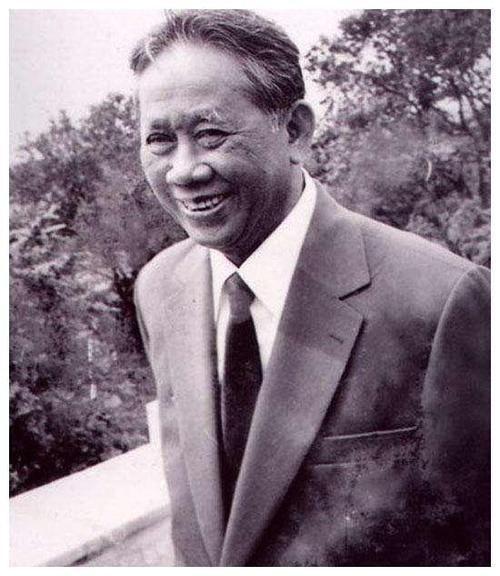 1979年，解放军开始对越反击战，邓小平亲自下令：空军不要出动