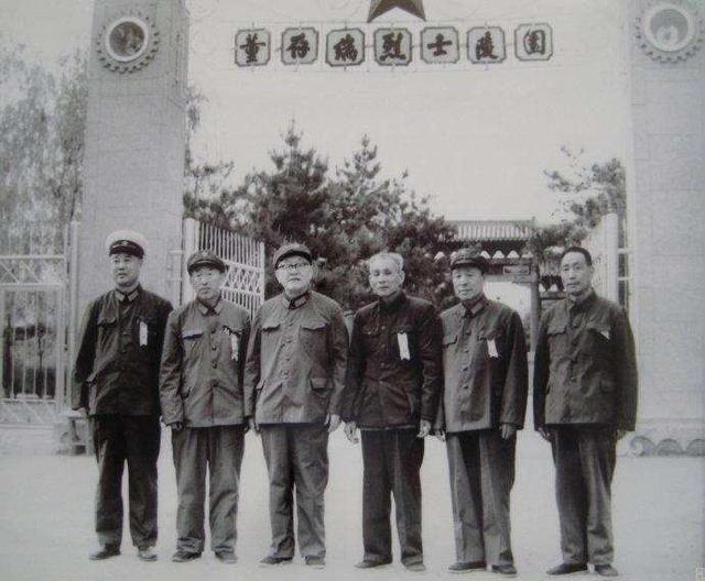 1955年，军长贺晋年拟被授予大校军衔，毛主席说：他应该是少将