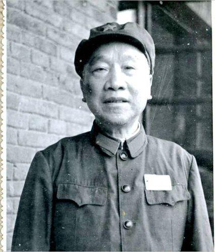 1982年，重庆惊现一戴脚镣的遗骨，他竟是消失48年红军师长