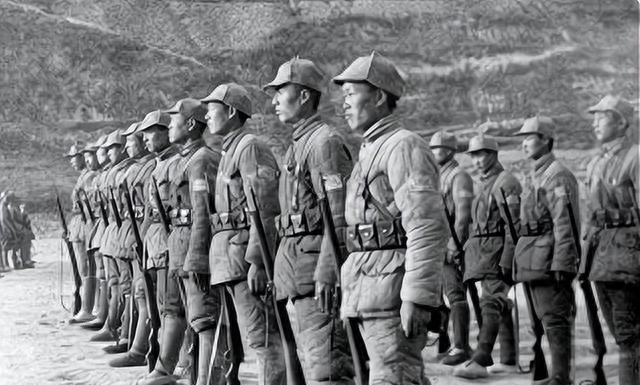 1940年，毛主席从彭德怀枪下救出一名逃兵，谁知此人日后成为司令