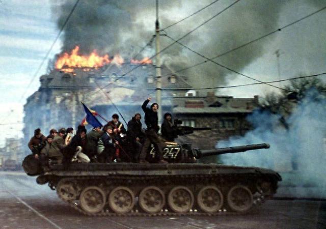 历史上的戏剧一幕：戈尔巴乔夫坐视苏联解体，美国却希望苏联保留